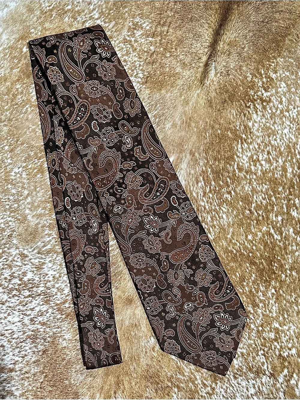 Geoffrey Beene Paisley Tie in Brown Like New